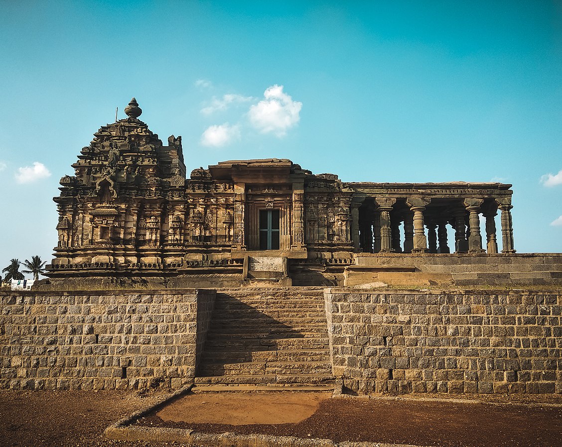 1128px-Jain_Temple_Lakkundi_Karnataka